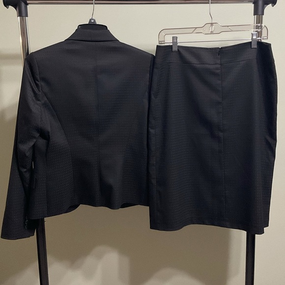 Black Suit Mini Skirt Set - Picture 2 of 3